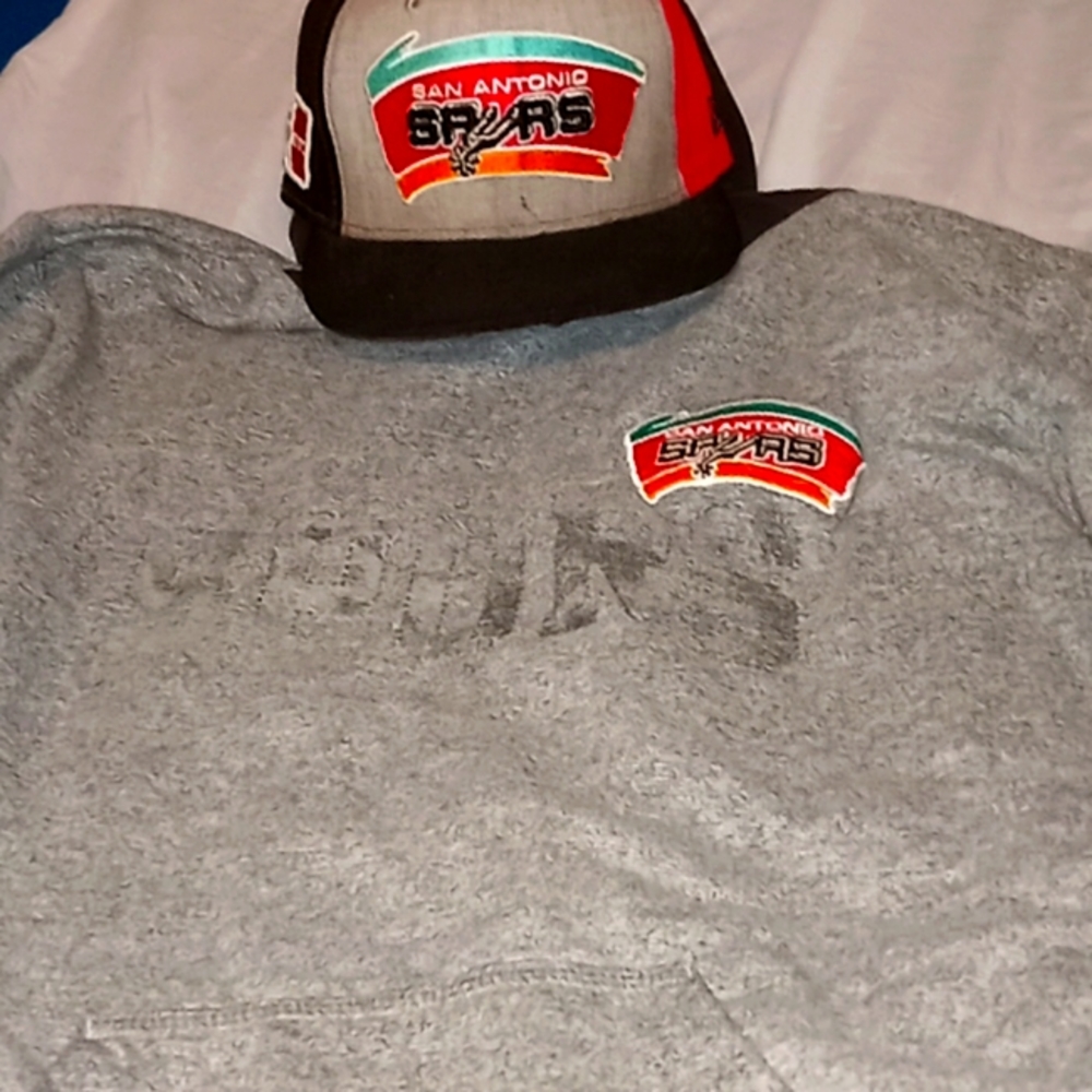 Sant antiono spurs snapback with large hoody.